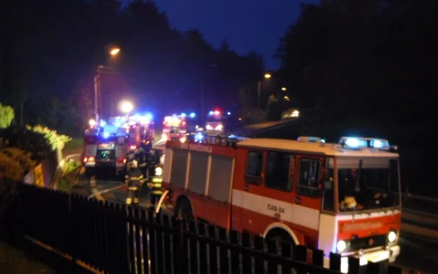 Rodinný dům v Lučanech nad Nisou nejspíš někdo zapálil úmyslně. Foto: HZSLK