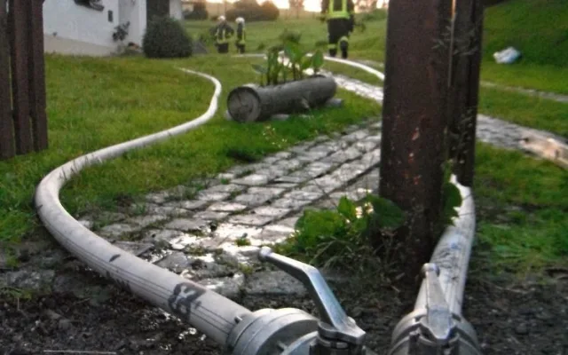 Rodinný dům v Lučanech nad Nisou nejspíš někdo zapálil úmyslně. Foto: HZSLK