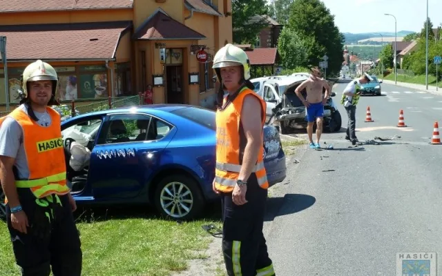 Nehoda se obešla bez zranění. Foto: Hasiči Hrádek nad Nisou