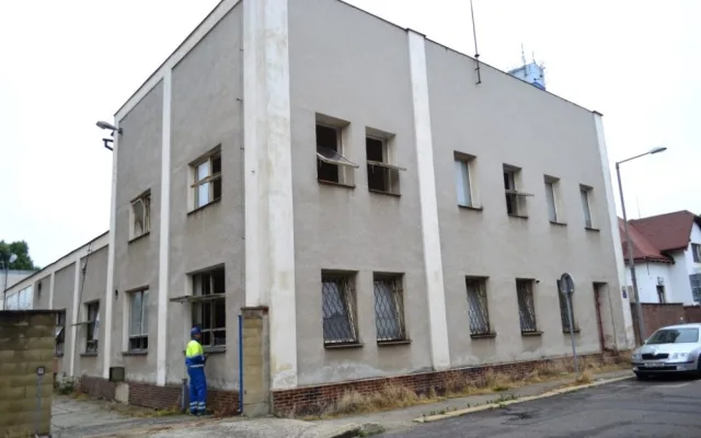 V Kladenské ulici hrozil ve středu dopoledne výbuch plynu. Foto: HZSLK