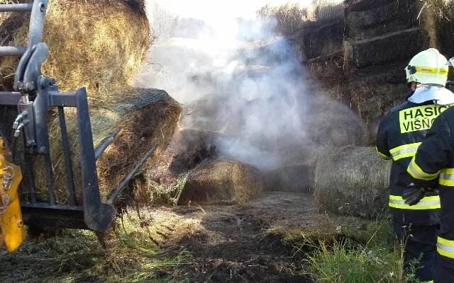 Požár hasiči likvidovali čtyřiadvacet hodin. Foto: HZSLK