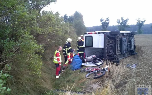 Nehoda si vyžádala několik zraněných osob. Foto: Hasiči Hrádek nad Nisou