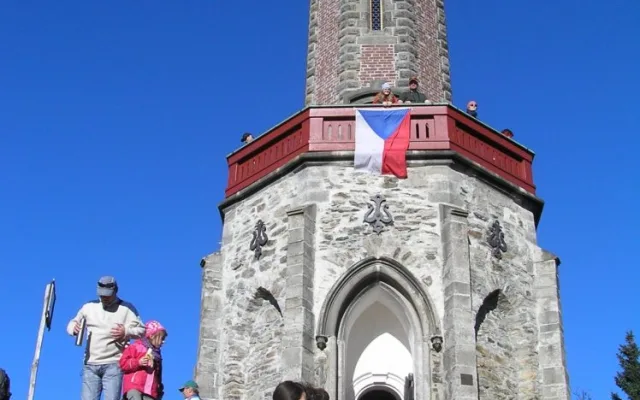 I na rozhledně slavili státní svátek.