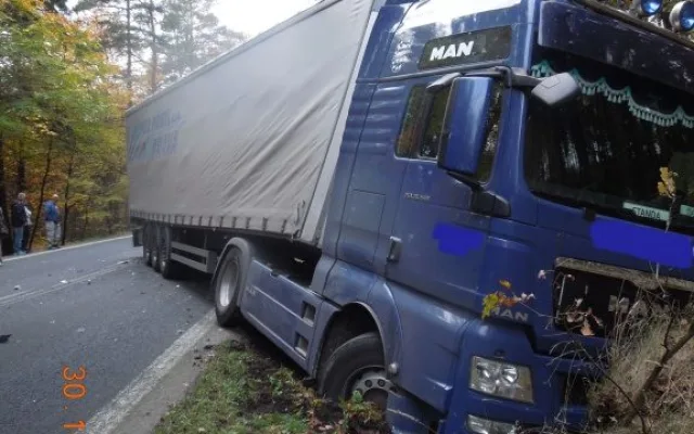 Mladík vjel do protisměru. Nehodu odnesl těžkým poraněním. Foto: HZSLK