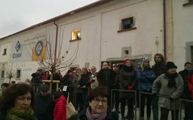 První hosté.