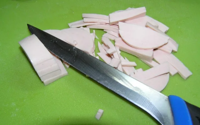 Šunka nemá chybět.