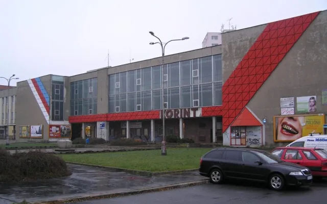 1986, výzdoba objektu, autor neznámý - Broumovská ul.