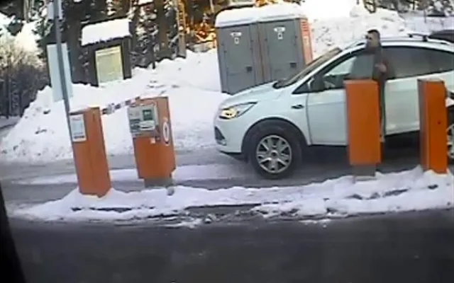 Poznáváte tyhle zloděje? Z Bedřichova si odvezli Ford Kuga. Foto: Policie ČR