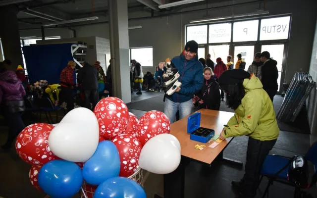 Svátek všech zamilovaných oslavili bruslaři v Home Credit Areně