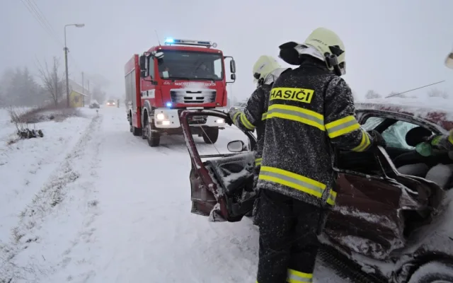Jedna z dnešních nehod. Foto: HZSLK