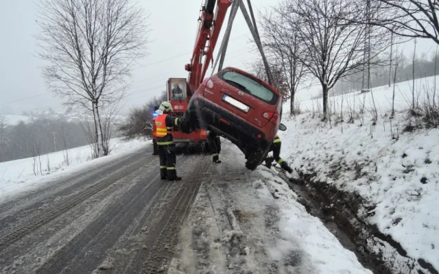 Jedna z dnešních nehod. Foto: HZSLK