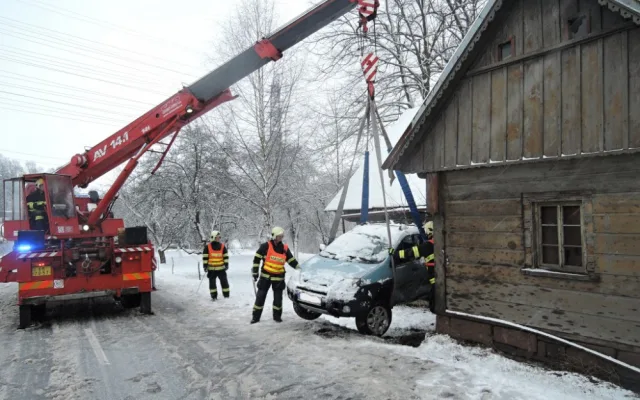 Jedna z dnešních nehod. Foto: HZSLK