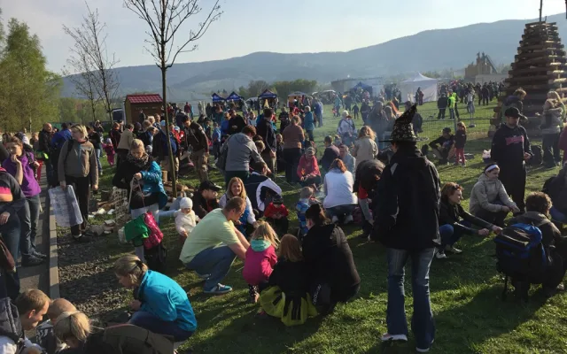 Pálení čarodějnic přilákalo k aréně 3500 lidí