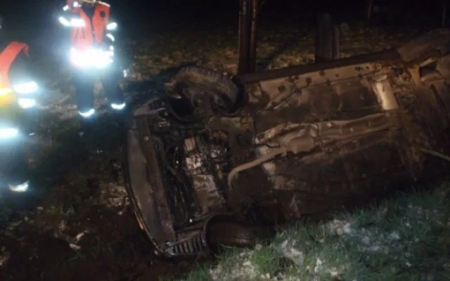 Na Albrechťáku havarovalo auto plné Poláků. Foto: Hasiči Frýdlant