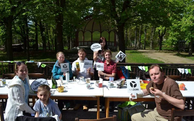 Liďáky provoněla férová snídaně. Zúčastnilo se jí 20 lidí. Foto: Férová snídaně