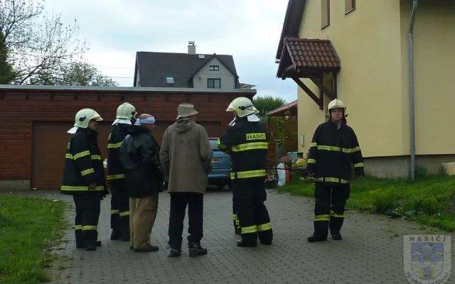 Blesk udeřil do antény domu a zapálil elektroinstalaci. Foto: Hasiči Hrádek nad Nisou
