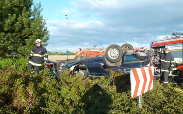 Při tragické nehodě v Hrádku zemřel třiapadesátiletý Němec. Foto: HZSLK