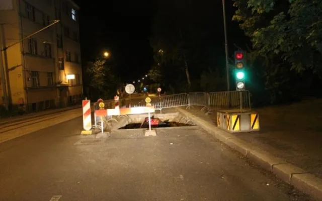 Mladá řidička schovala Punto do výkopu. Zranila sebe i kamaráda. Foto: Policie ČR