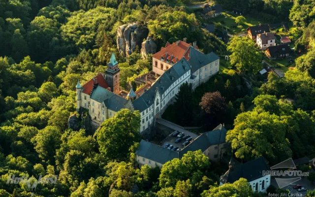 Zámek Hrubá Skála