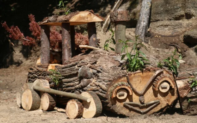 Piknikové paloučky nebo domečky na stromech. V Liberci vzniká unikátní park