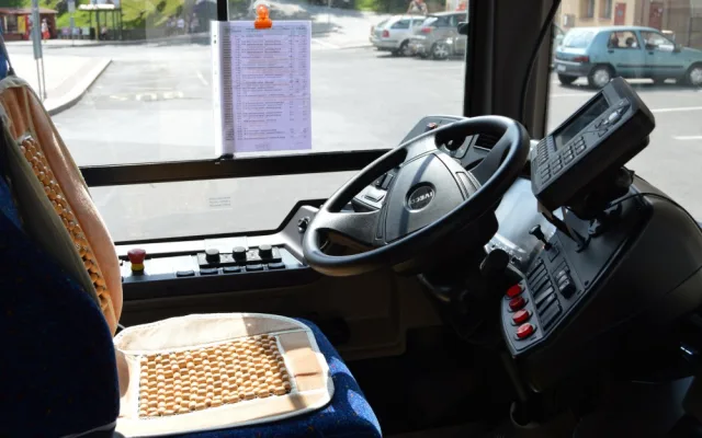 Ulice Jablonce brázdí od června nové autobusy. Foto: BusLine