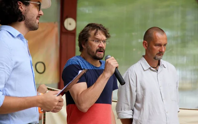 V Liberci startují doteky Afriky, Bárta mluvil o vážkách