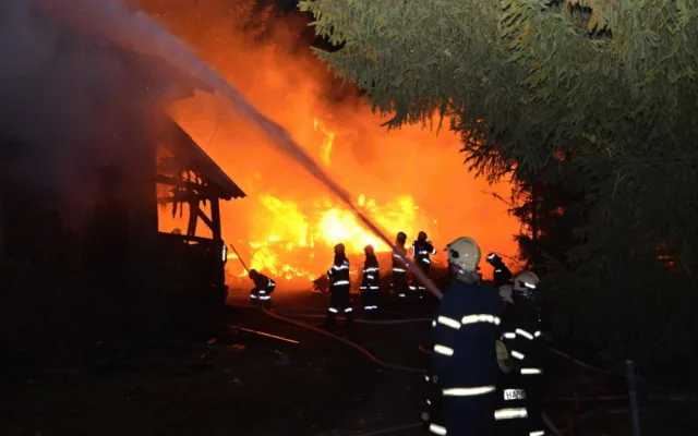 Noční požár chalupy na Semilsku napáchal škody za milion