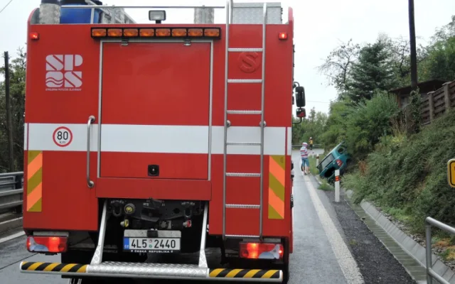 Dvanáct, přesně k tolika dopravním nehodám vyjížděli hasiči v Libereckém kraji za uplynulých 24 hodin