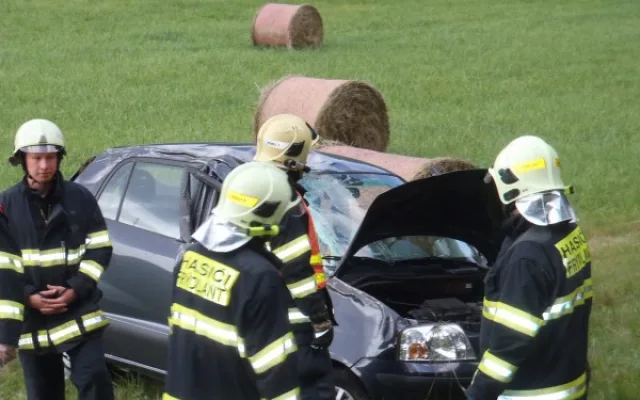 U dopravní nehody za Frýdlantem zasahoval vrtulník