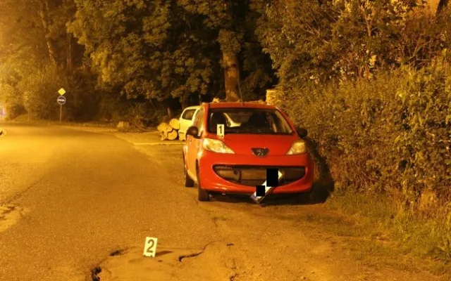 Řidička ujela od nehody, o kus dál převrátila auto na bok. Foto: Policie ČR