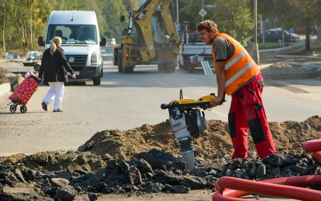 Stavba kruhového objezdu v Rochlici je v plném proudu. Foto: Jan Král