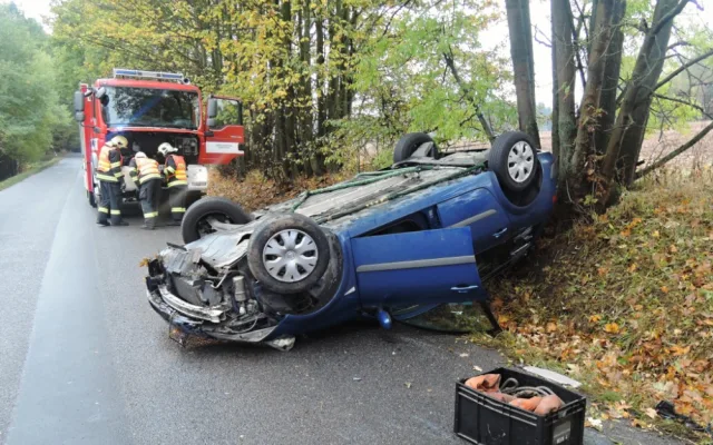 Silnice blokovaly desítky nehod, bouralo se v celém kraji. Foto: HZSLK