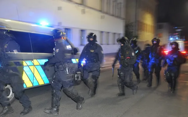 Libercem prošel pochod fanoušků Groningenu, policie musela zasahovat