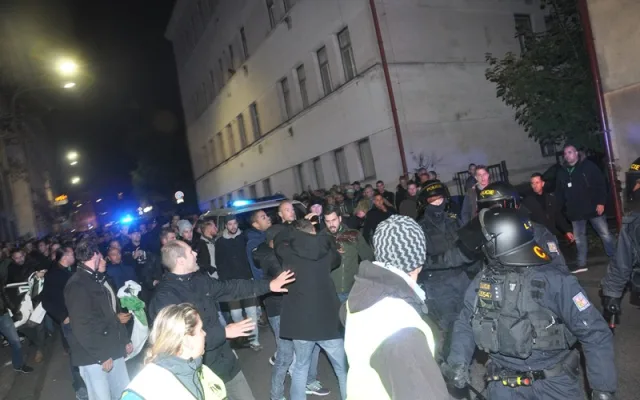 Holandské fanoušky rozdráždila vlajka Slovanu. V ulicích byl jinak klid