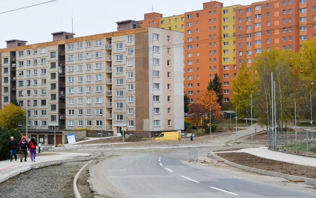V Dobiášově ulici se začíná rýsovat nový kruhový objezd