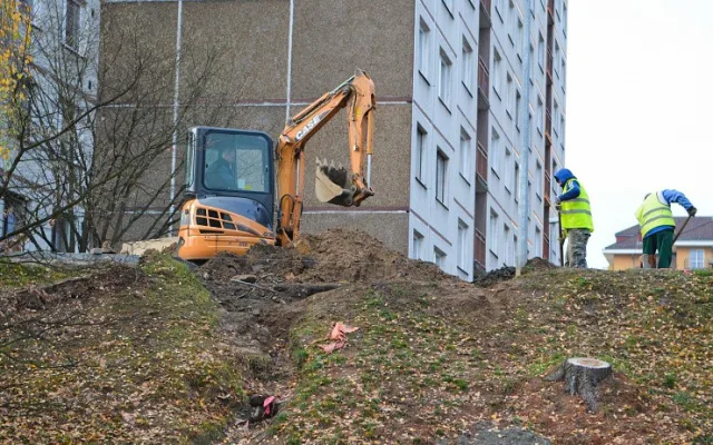 Za dva týdny se řidičům otevře nový kruhový objezd v Rochlici