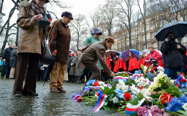 Na vzpomínkovém shromáždění v Liberci se sešly stovky lidí