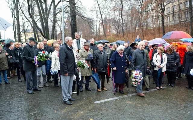 Na vzpomínkovém shromáždění v Liberci se sešly stovky lidí