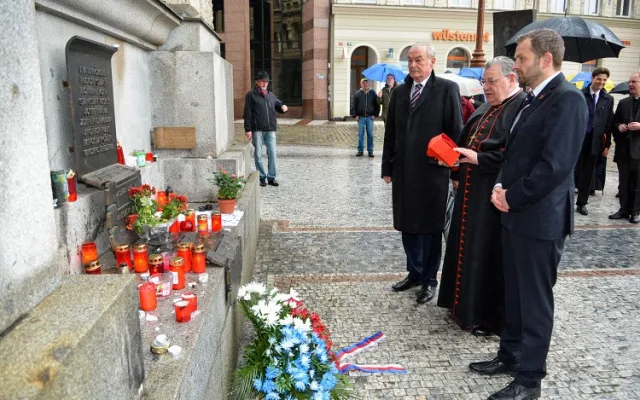 Na vzpomínkovém shromáždění v Liberci se sešly stovky lidí