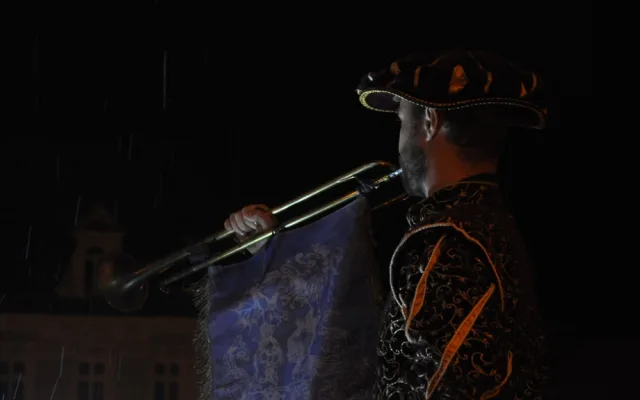 Na "Benešáku" se rozsvítil vánoční strom, letos napoprvé