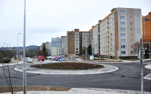 V Rochlici se v pondělí otevřel nový kruhový objezd