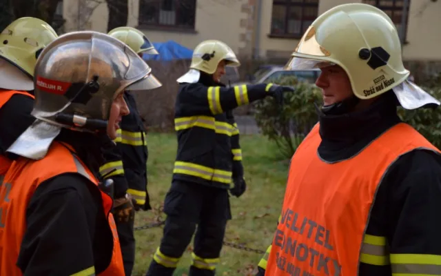Dým stoupající z muzea vyděsil Liberečany, hasiči si pro cvičení připravili autentické podmínky