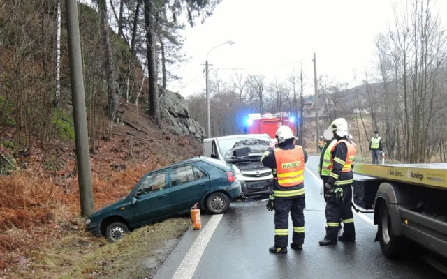 Vrtulník letecké záchranné služby zasahoval u nehody v Mníšku