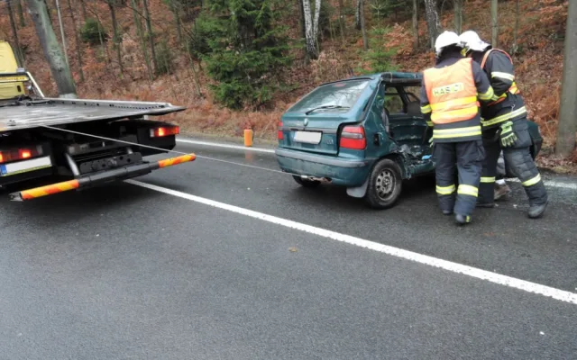 Vrtulník letecké záchranné služby zasahoval u nehody v Mníšku