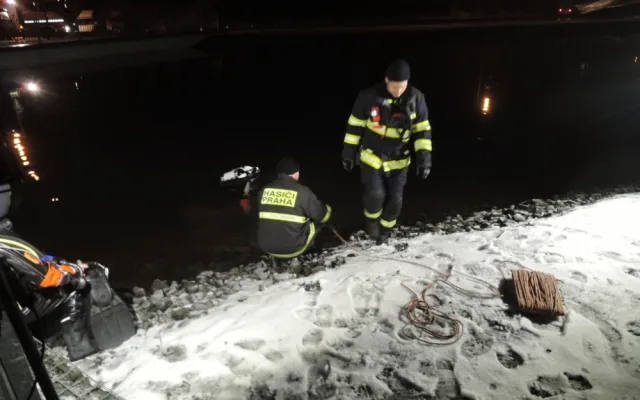 Panda sjela do náhonu Jizery, její řidič v nemocnici zemřel