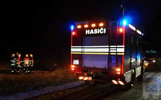Řidička otočila Felicii na střechu, zranila tři spolucectující