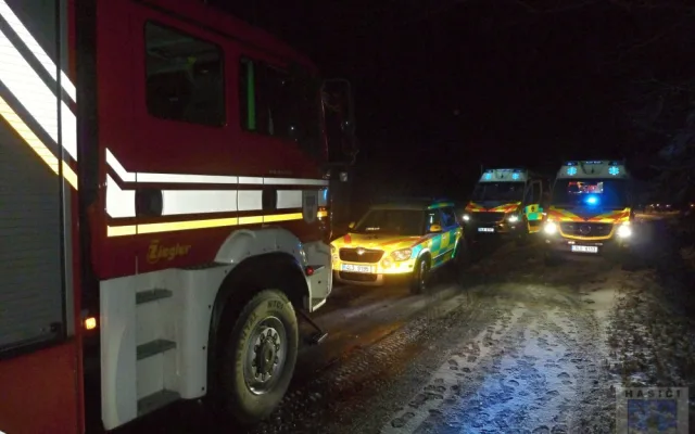 Řidička otočila Felicii na střechu, zranila tři spolucectující