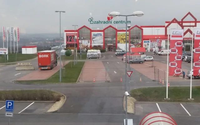 Bauhaus omezil vjezd do obchodního domu Kika