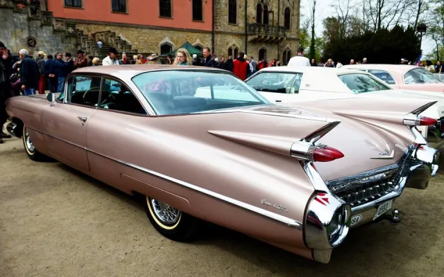 Na Sychrově si dali dostaveníčko milovníci amerických automobilových veteránů