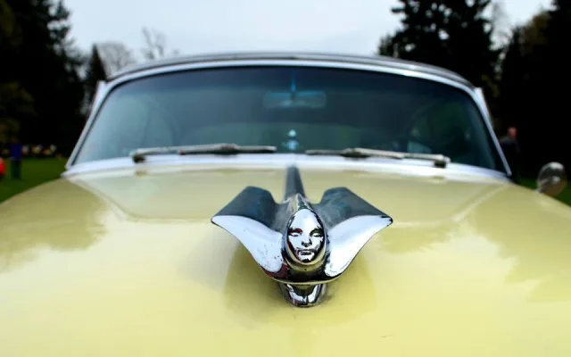 Na Sychrově si dali dostaveníčko milovníci amerických automobilových veteránů